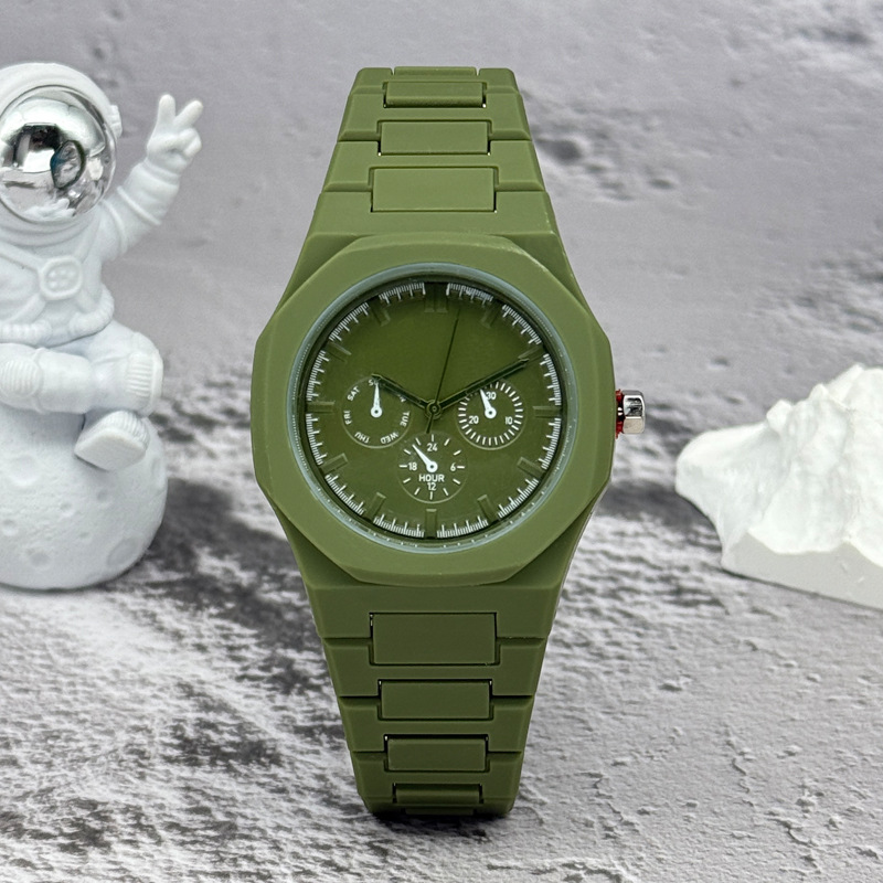 Relógio de Marca Famosa com Mo - Luxury Watch Mockup avaliação e preço